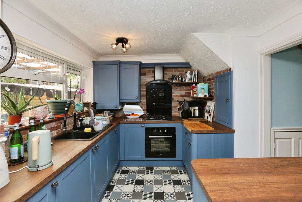 Property photo 2 of 20 Kitchen