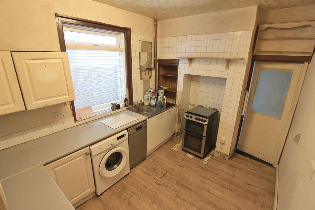 Property photo 3 of 12