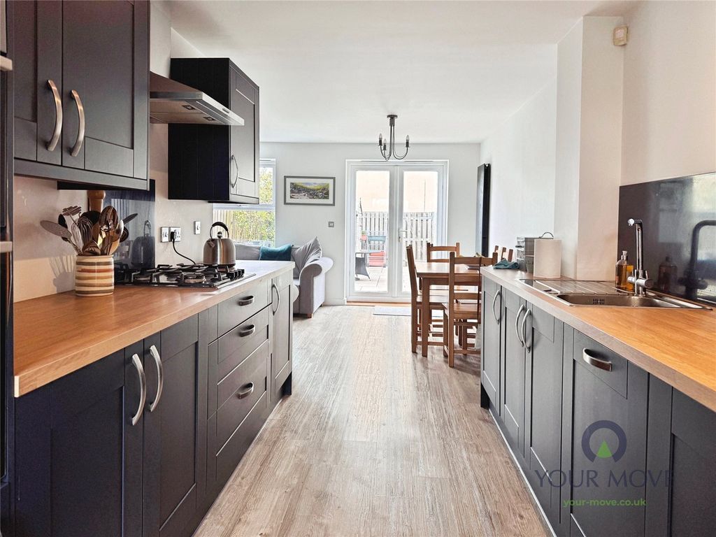Property photo 2 of 20 Kitchen