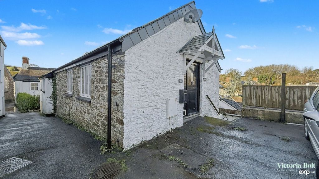 Property photo 2 of 12