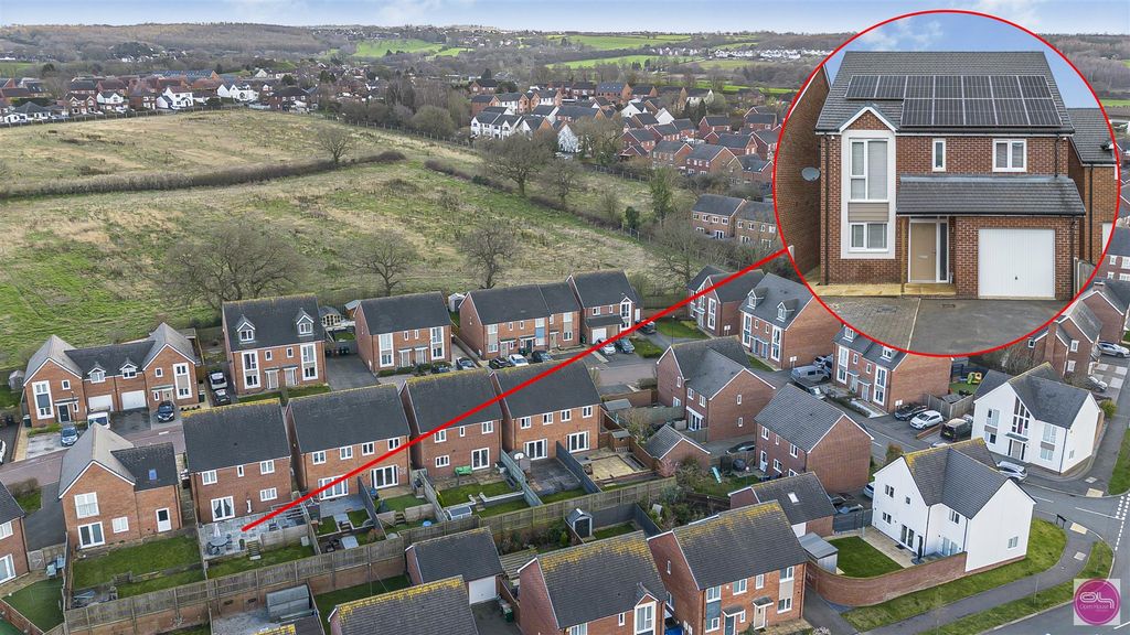 Property photo 2 of 33 Lamplight Way, Castle Gresley (3).Jpg