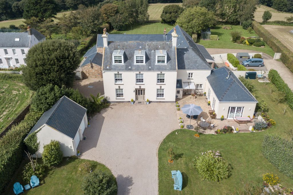 Property photo 2 of 20