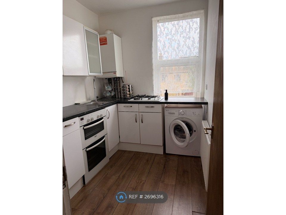 Property photo 2 of 14 Kitchen