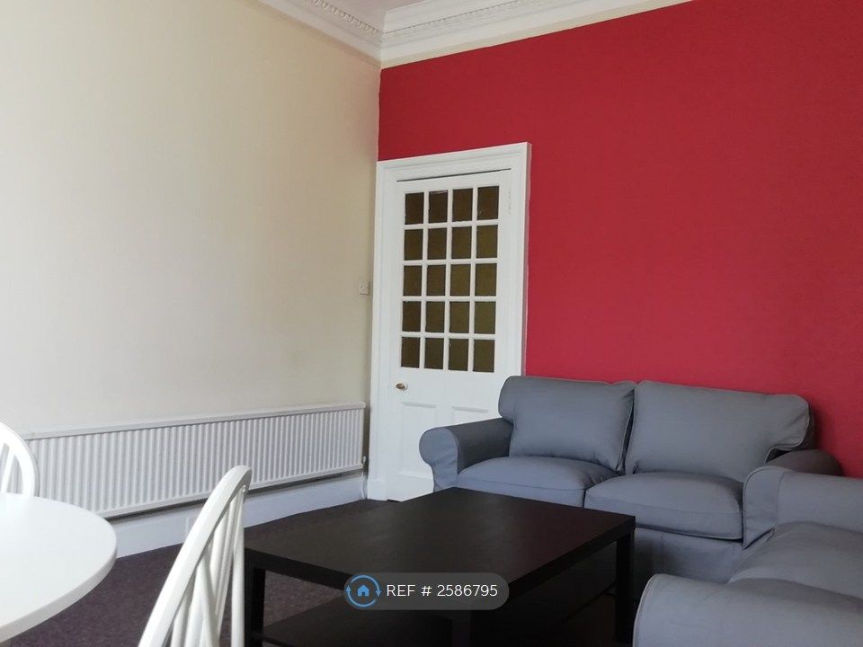 Property photo 1 of 11 Lounge Showing New Sofas And Carpet