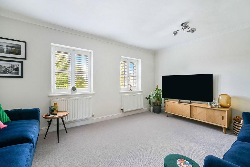 Property photo 3 of 23