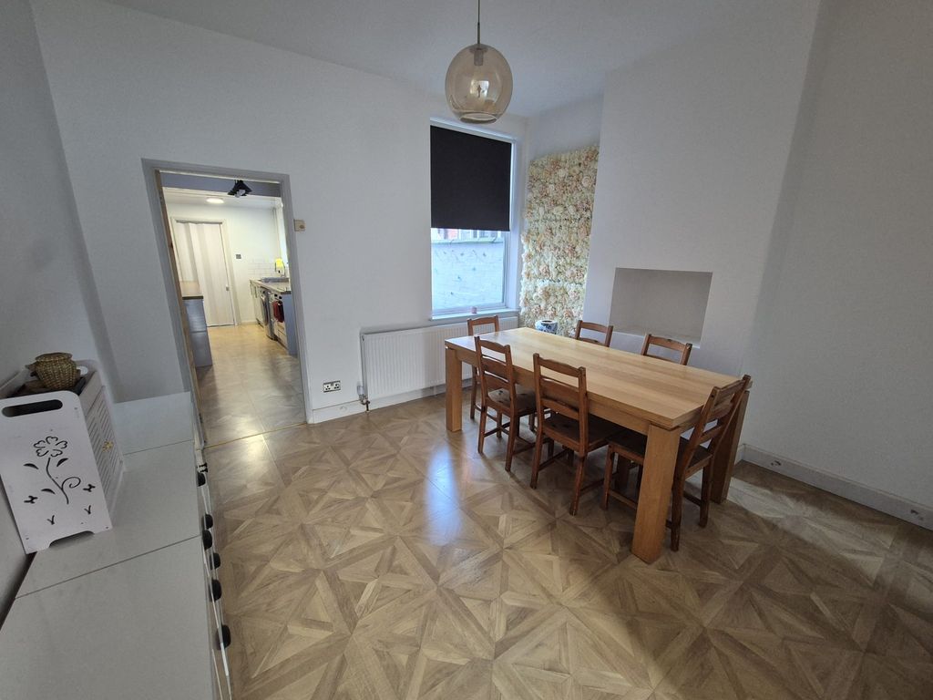 Property photo 3 of 11 Dining Room