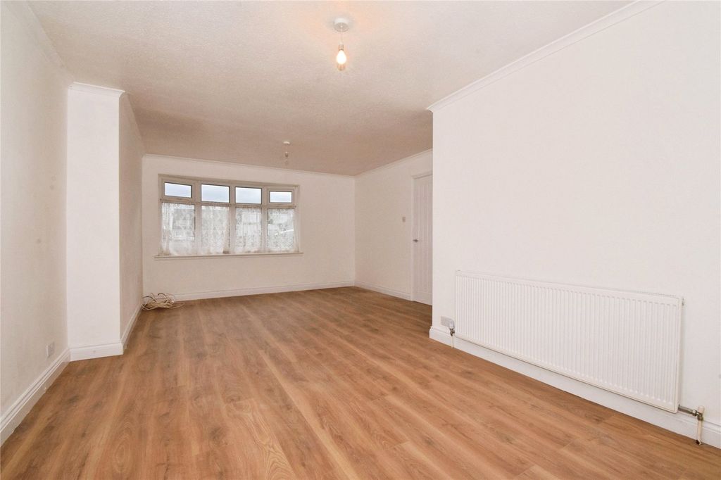 Property photo 3 of 23 Lounge