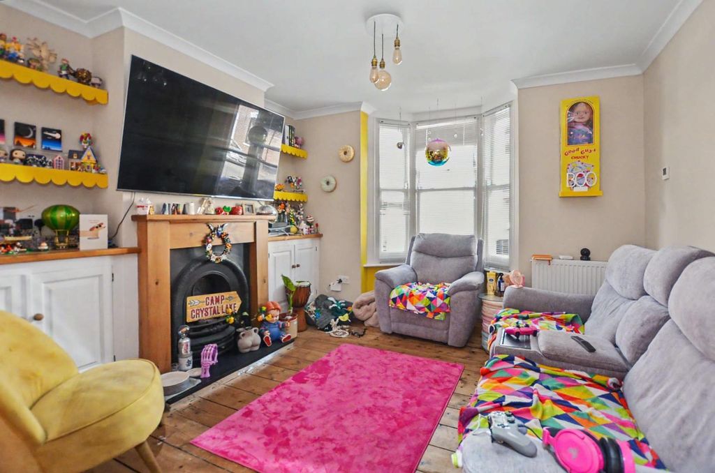 Property photo 2 of 14