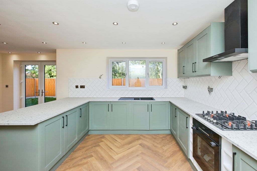 Property photo 2 of 23 Kitchen/Diner/Living