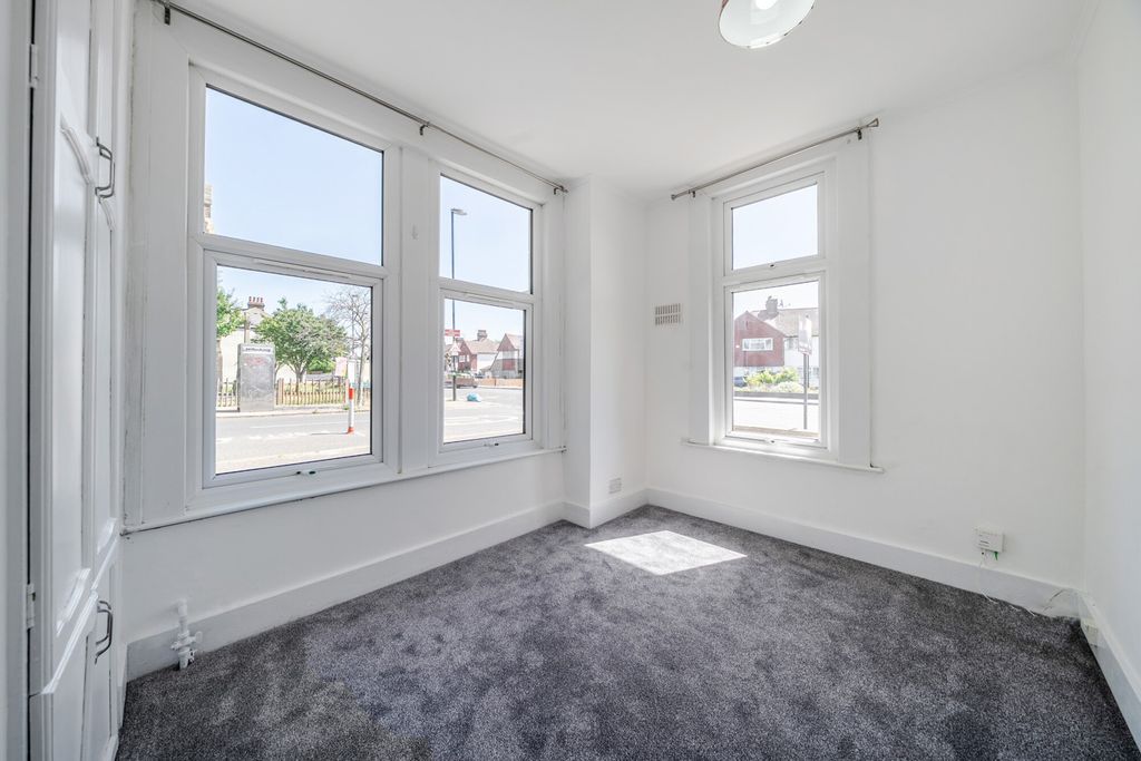 Property photo 3 of 16 1468139-1-6A15750...
