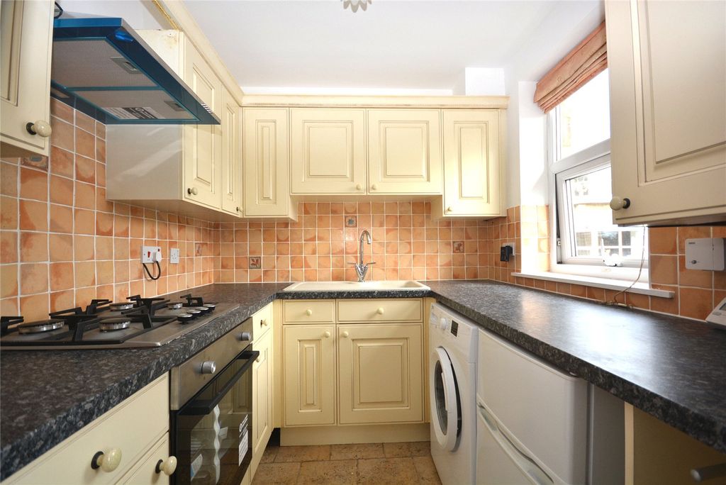 Property photo 3 of 8 Picture No. 11