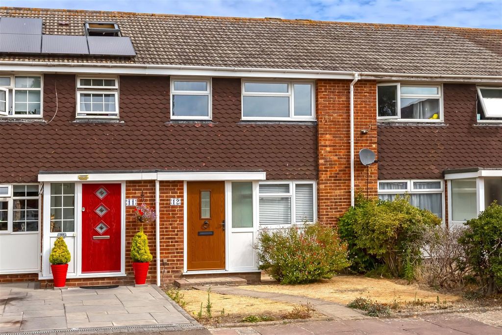 Property photo 1 of 12 Chelsey Close Front.Jpg