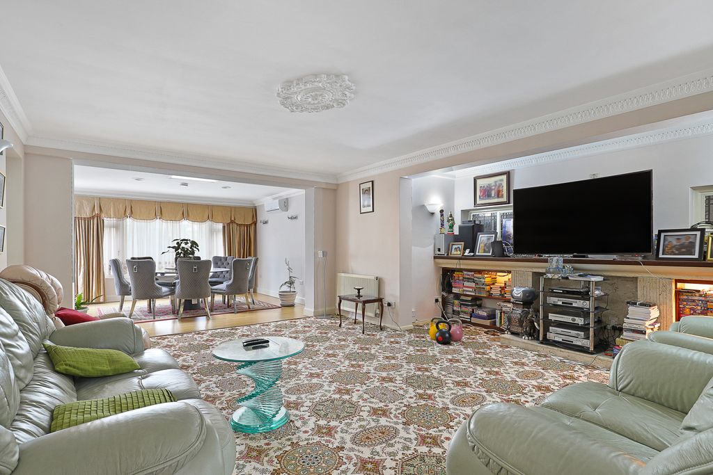 Property photo 3 of 21 Picture No. 25