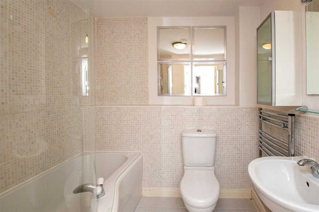 Property photo 2 of 8 14Harlow_7.Jpg