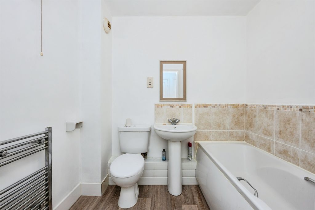 Property photo 3 of 13
