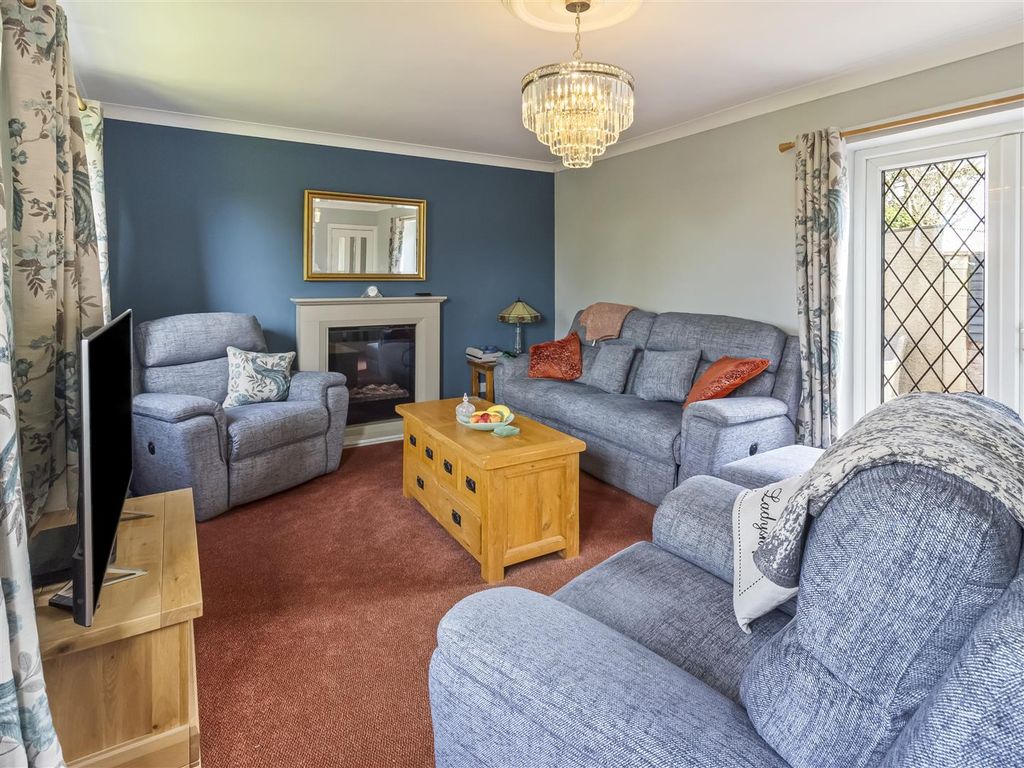 Property photo 2 of 23 8 Rothesay Close-003.Jpg