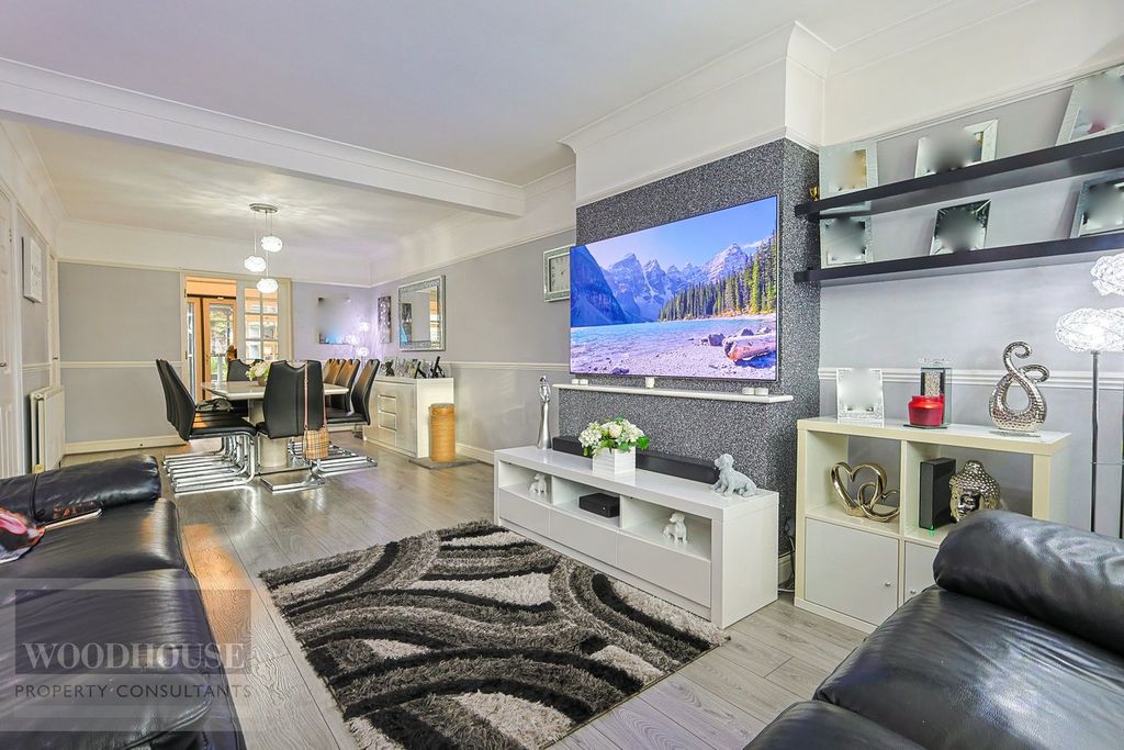 Property photo 2 of 35