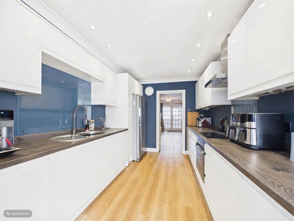 Property photo 2 of 18 Kitchen/Dining Room
