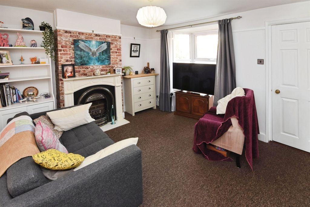 Property photo 3 of 17