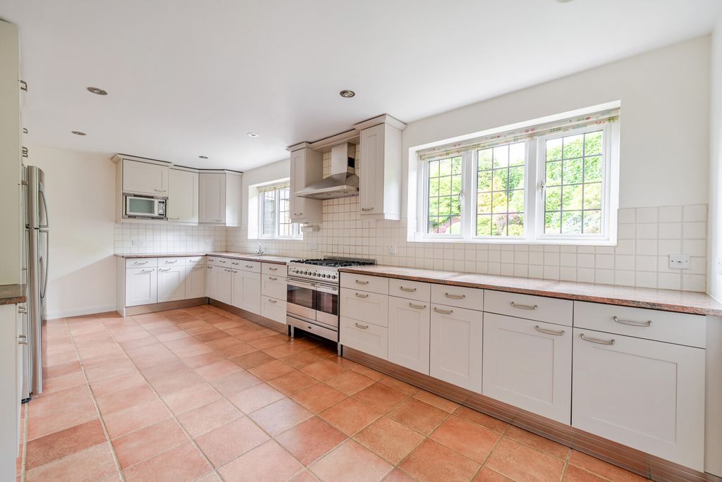 Property photo 2 of 20 1471853-13-6A2142...