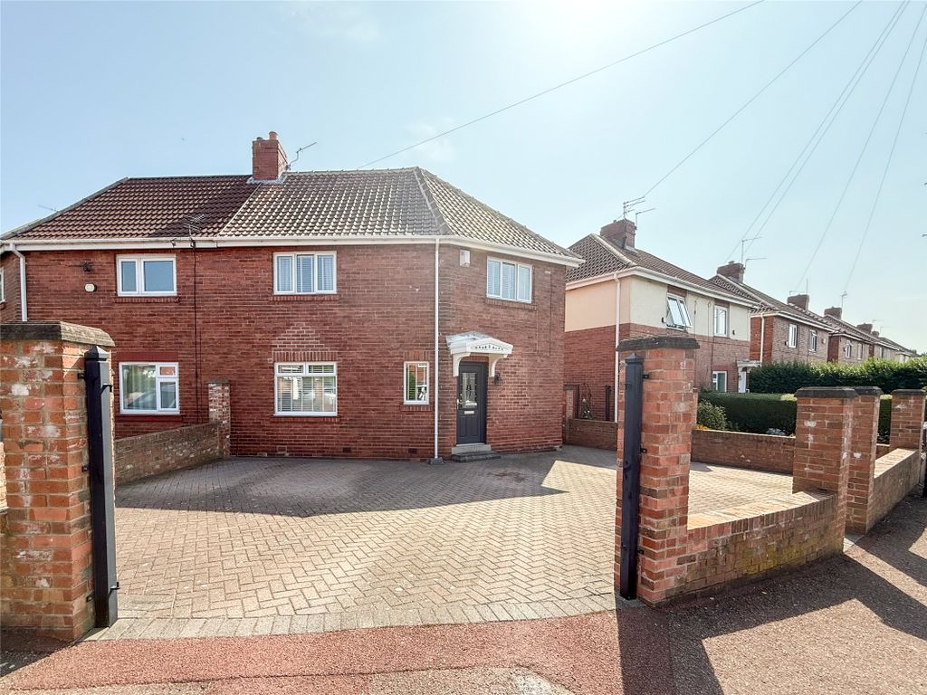 Property photo 1 of 17 External