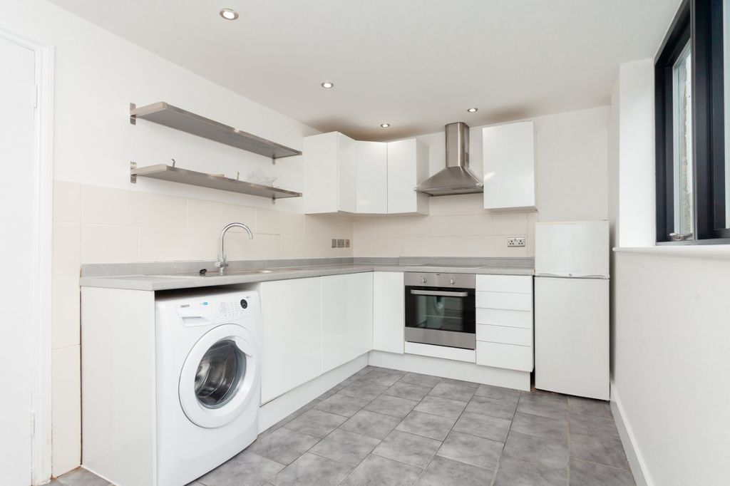 Property photo 2 of 19 Kitchen