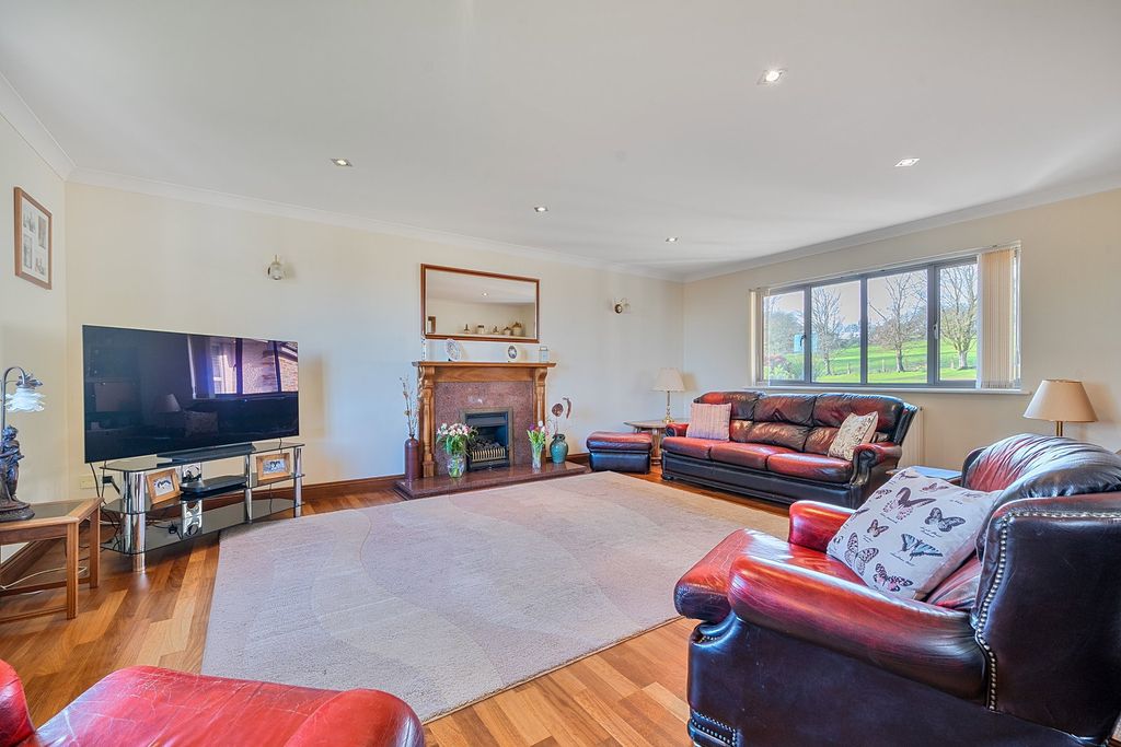 Property photo 3 of 28