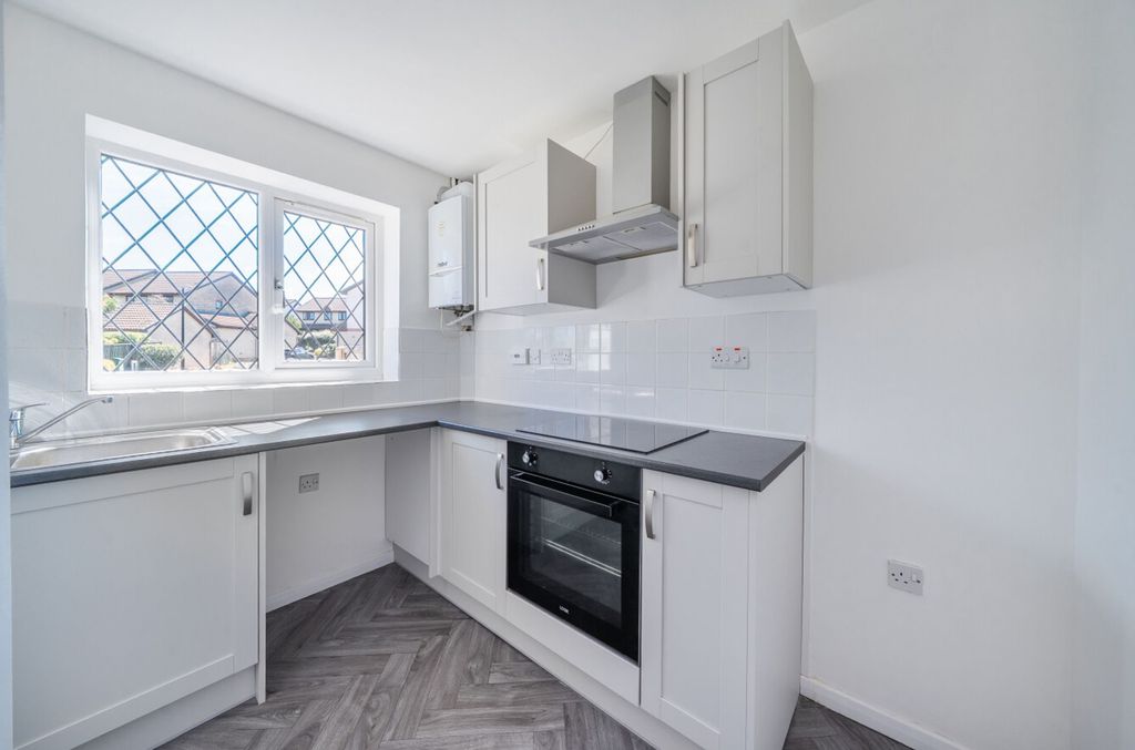 Property photo 3 of 17 Kitchen
