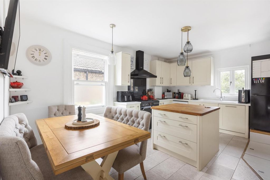 Property photo 2 of 18 7M2A3932-Hdr.Jpg