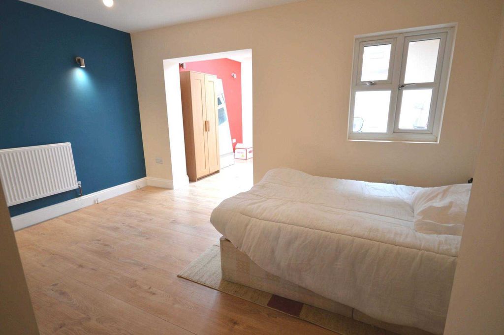 Property photo 1 of 3