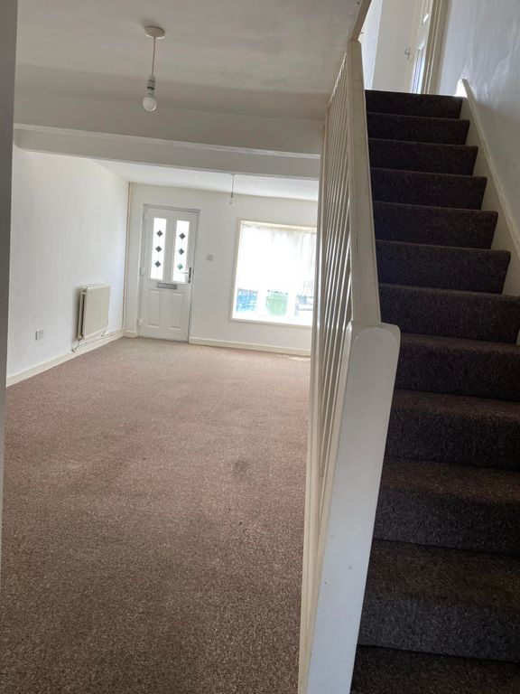 Property photo 3 of 10 Living Room
