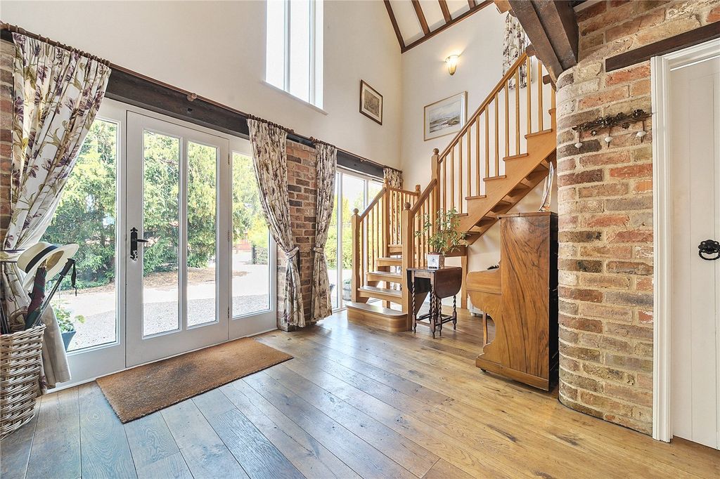 Property photo 2 of 43 Entrance Hall