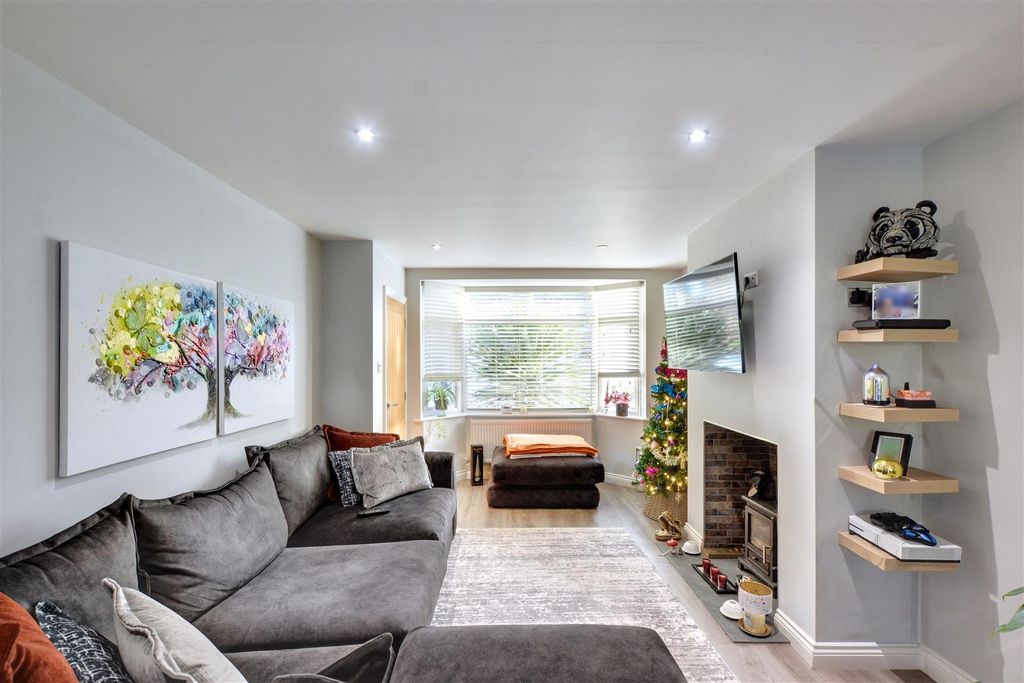 Property photo 2 of 30 Lounge (3).Jpeg