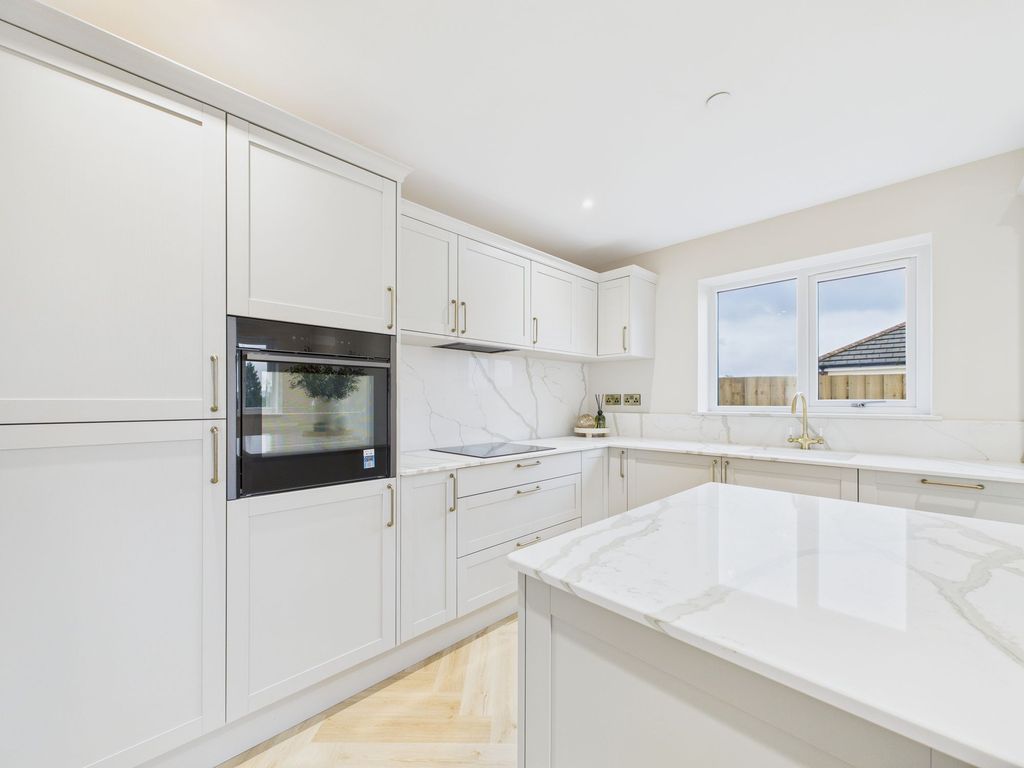 Property photo 2 of 34