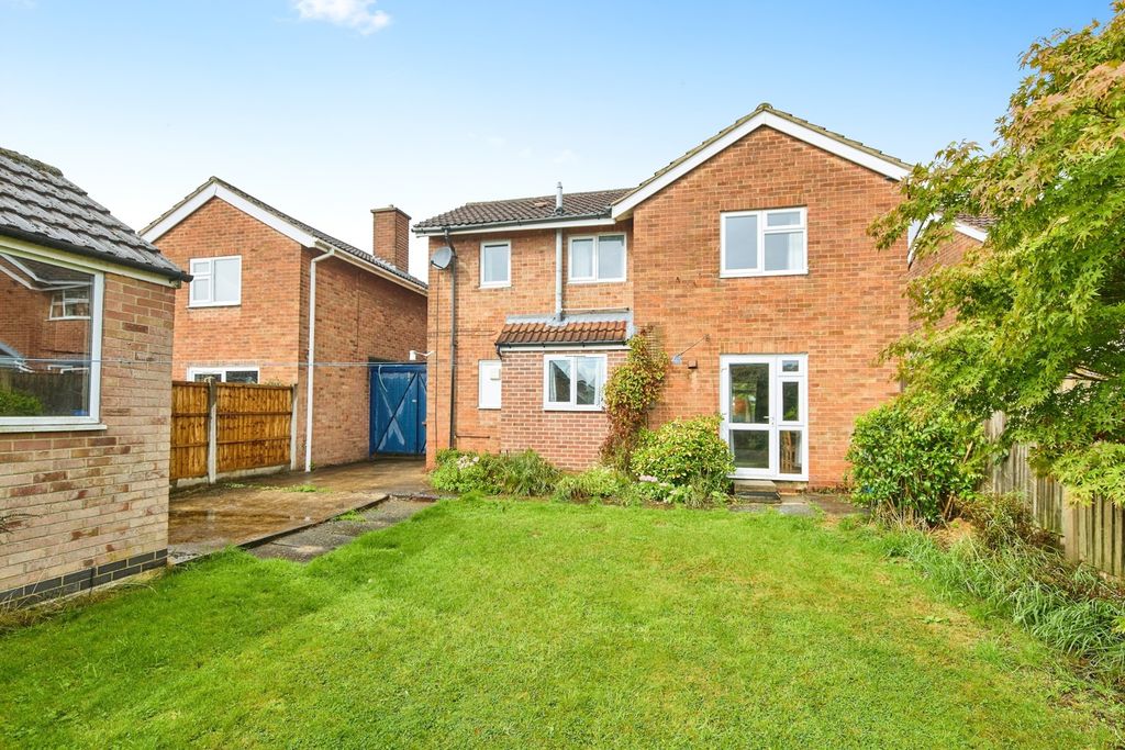 Property photo 2 of 17 Garden