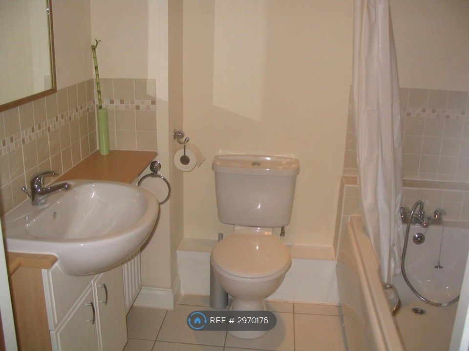 Property photo 3 of 8 Bathroom