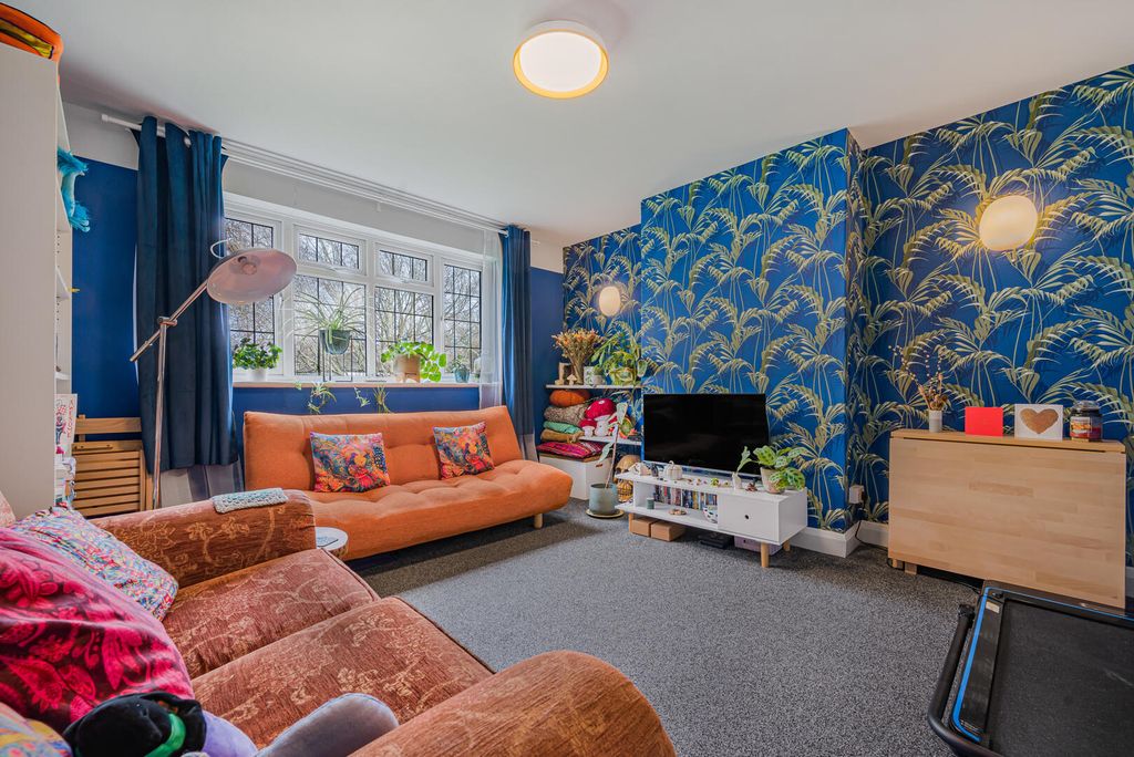 Property photo 2 of 10 Living Room