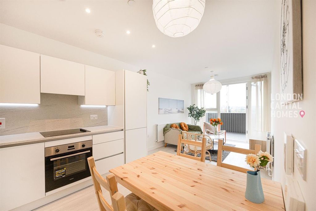 Property photo 2 of 14