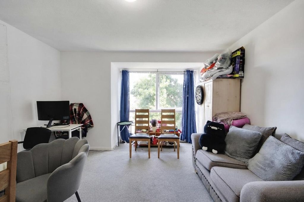 Property photo 3 of 10 Lounge 2.Jpg