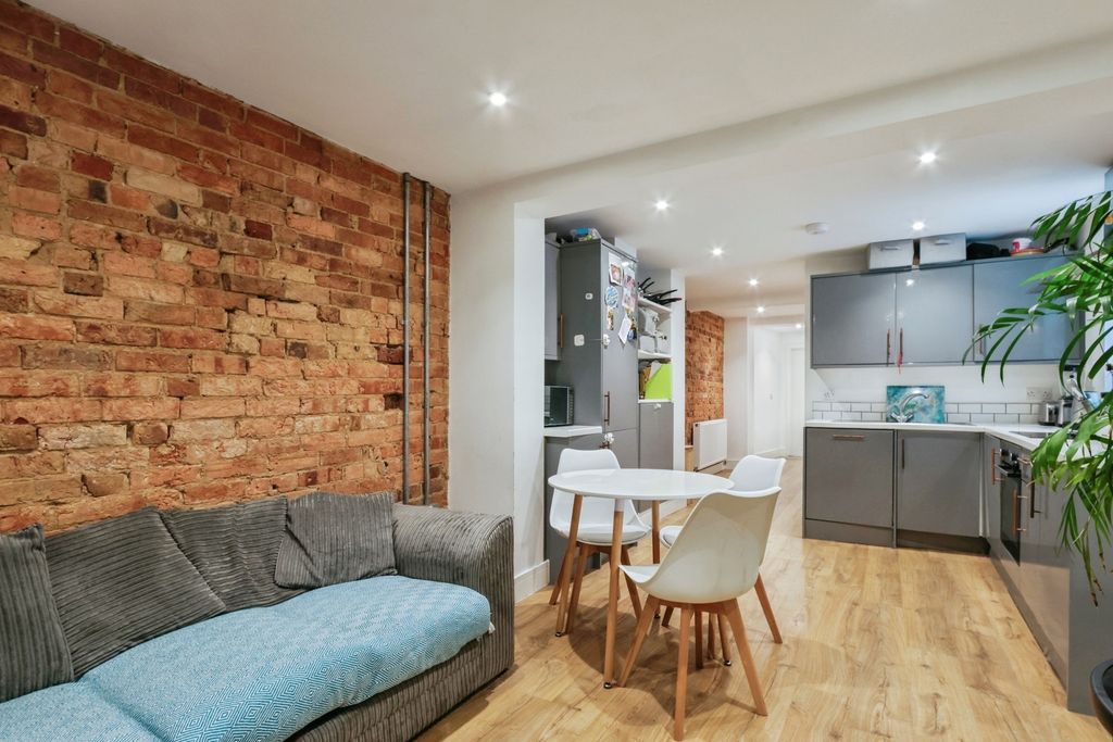 Property photo 1 of 18 Pbox-Img.Jpg
