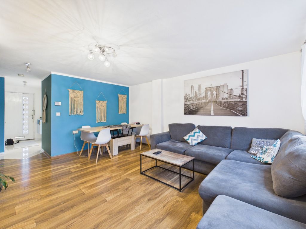 Property photo 2 of 12 4870334