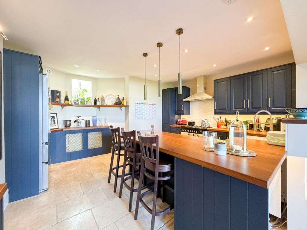 Property photo 2 of 28 Kitchen/Dining Room