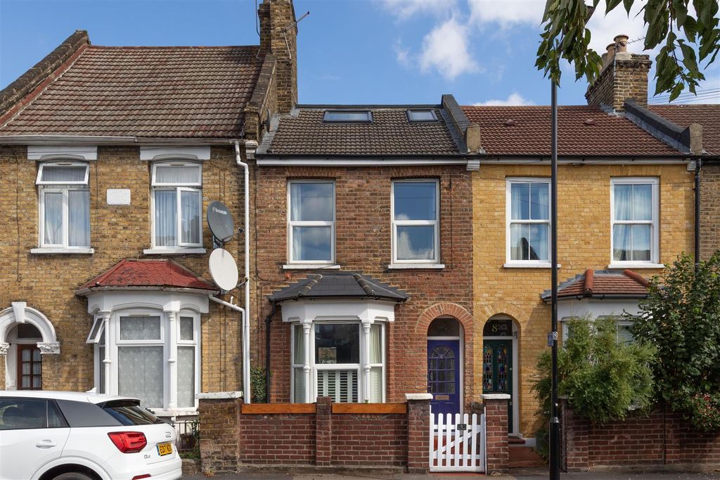 Property photo 1 of 30 Ivy Road, E17