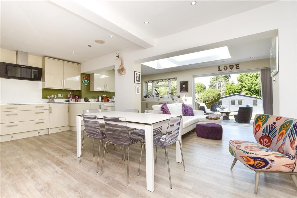 Property photo 3 of 17 Dining Area