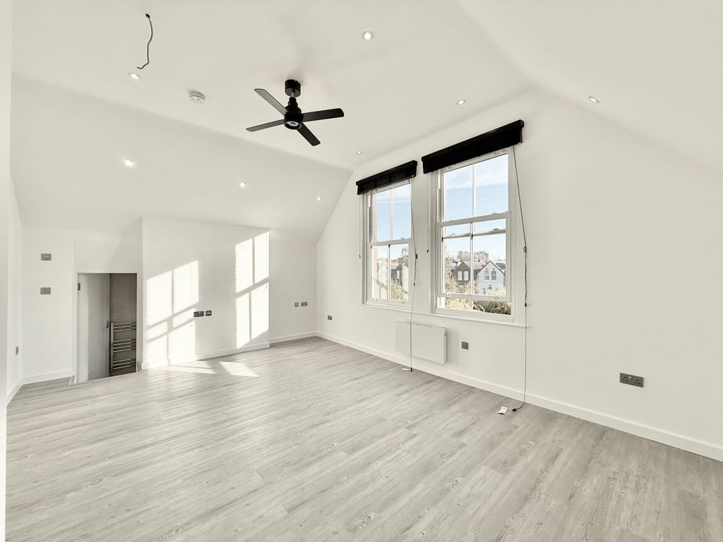 Property photo 1 of 12 Studio Flat For Rent