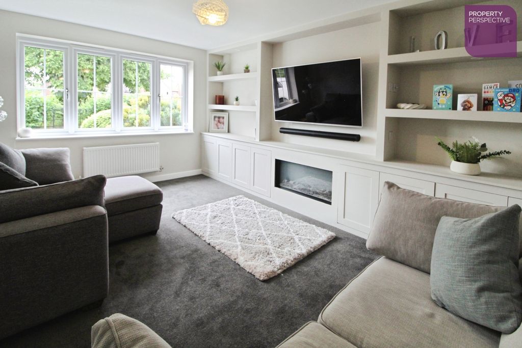 Property photo 2 of 17 Lounge