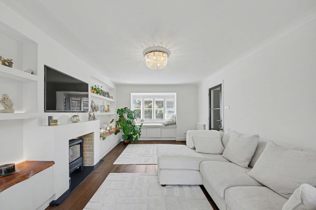 Property photo 3 of 23