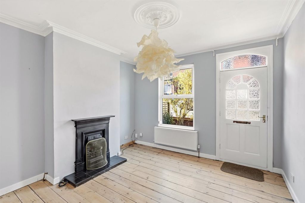 Property photo 2 of 18 107-Portlandst-006.Jpg