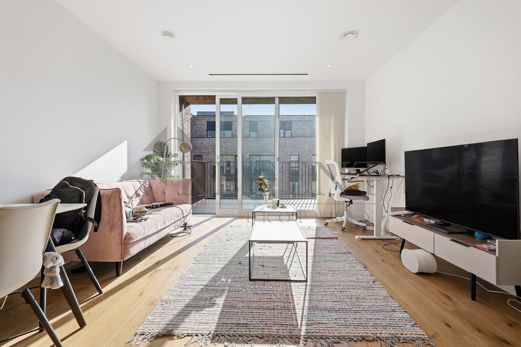 Property photo 1 of 14 (Main)