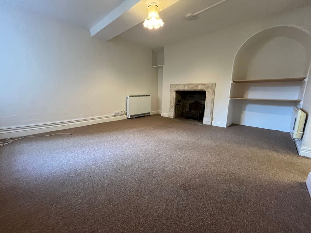 Property photo 3 of 6 Lounge